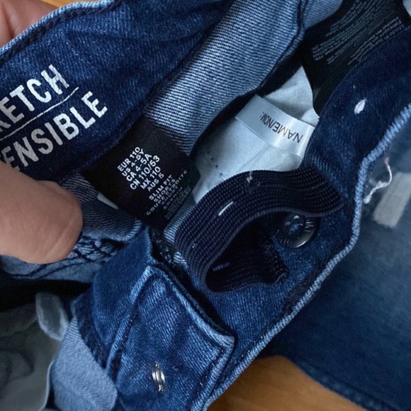 H&M boys denim stretchy shorts 4T fits true to size maybe even bigger EUC. - Picture 2 of 4